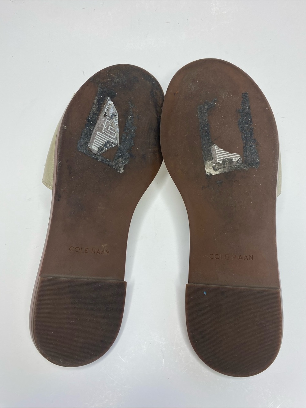 COLE HAAN FLYNN LEATHER GOLD LOGO
SLIDE SANDAL Size 5 - Picture 6 of 6